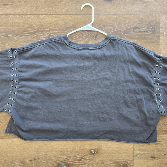 Kiss Cropped Graphic Tee in Charcoal with Red & Blue Logo - Picture 2 of 3